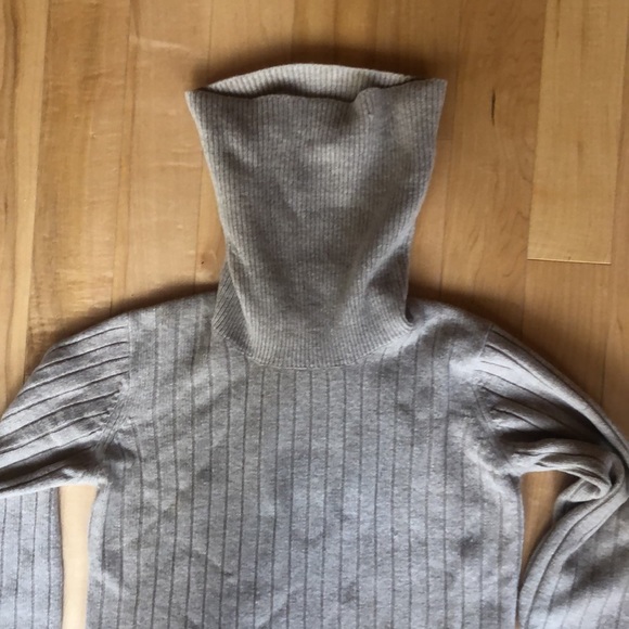 Vintage 1970’s 100% Wool Turtleneck - Picture 2 of 5